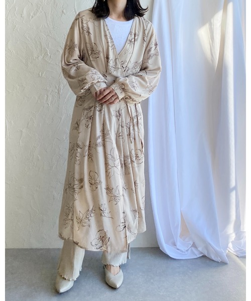 She's Closet(シーズクローゼット)の「花柄カシュクールロングガウンワンピース(ワンピース・レディース・ライトベージュ/ブラック/サンドベージュ・FREE)」の11枚目の写真