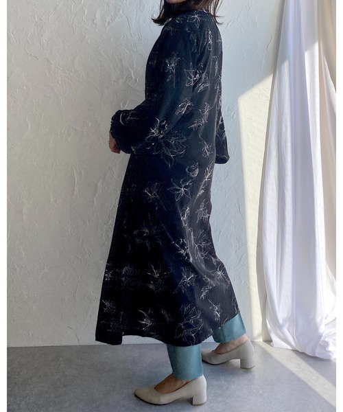 She's Closet(シーズクローゼット)の「花柄カシュクールロングガウンワンピース(ワンピース・レディース・ライトベージュ/ブラック/サンドベージュ・FREE)」の13枚目の写真