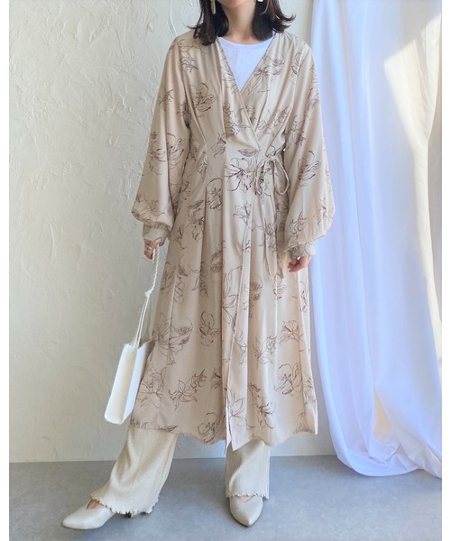 She's Closet(シーズクローゼット)の「花柄カシュクールロングガウンワンピース(ワンピース・レディース・ライトベージュ/ブラック/サンドベージュ・FREE)」の18枚目の写真