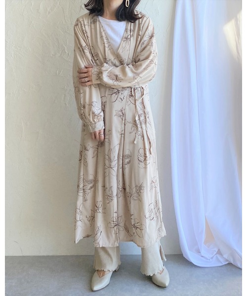 She's Closet(シーズクローゼット)の「花柄カシュクールロングガウンワンピース(ワンピース・レディース・ライトベージュ/ブラック/サンドベージュ・FREE)」の19枚目の写真