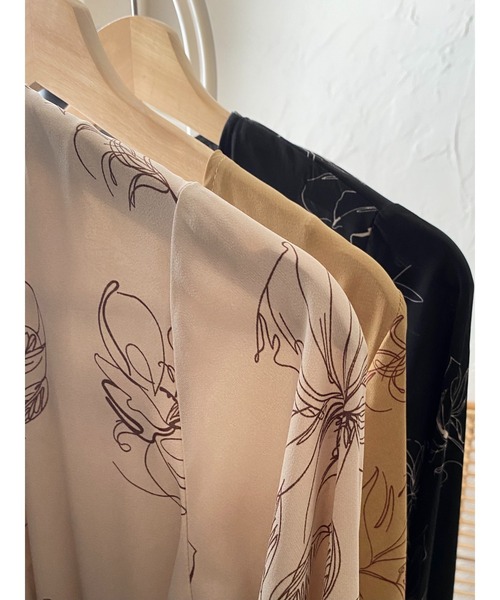 She's Closet(シーズクローゼット)の「花柄カシュクールロングガウンワンピース(ワンピース・レディース・ライトベージュ/ブラック/サンドベージュ・FREE)」の20枚目の写真
