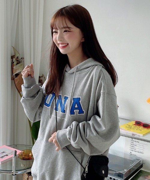 ONA（オーエヌエー）の「『ONA/オーエヌエー』2ND ONA LOGO PRINTING HOODIE/ユニセックス ロゴプリント フーディー（パーカー・メンズ・ブラック/グレー/アイボリー・FREE）」の4枚目の写真