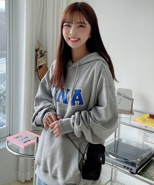 ONA（オーエヌエー）の「『ONA/オーエヌエー』2ND ONA LOGO PRINTING HOODIE/ユニセックス ロゴプリント フーディー（パーカー・メンズ・ブラック/グレー/アイボリー・FREE）」の6枚目の写真