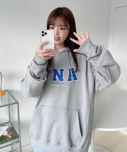 ONA（オーエヌエー）の「『ONA/オーエヌエー』2ND ONA LOGO PRINTING HOODIE/ユニセックス ロゴプリント フーディー（パーカー・メンズ・ブラック/グレー/アイボリー・FREE）」の10枚目の写真