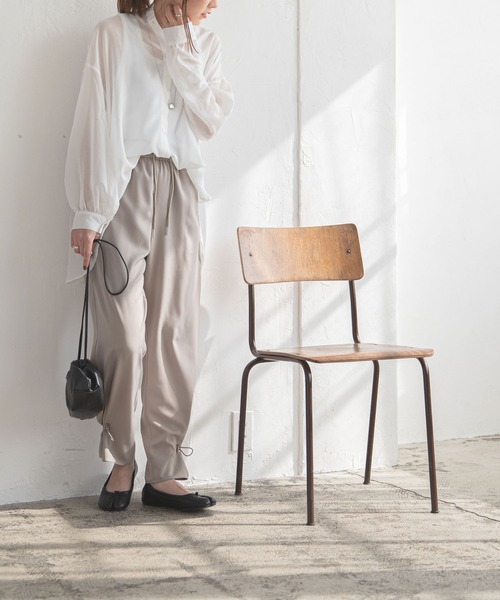 bohmal（ボマール）の「エステルシアーバンドカラーシャツ（シャツ/ブラウス・レディース・ベージュ/ブラック/グリーン/モカ/オフホワイト/サックスブルー・MEDIUM）」の8枚目の写真