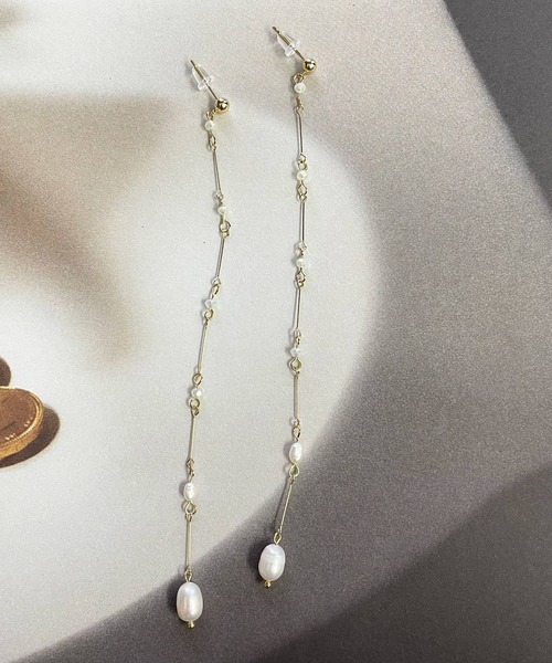 Ein(アイン)の「Ein/ロングチェーンパールピアス(ピアス(両耳用)・レディース・ホワイト/ブラック/ピンク/グリーン・FREE)」の2枚目の写真