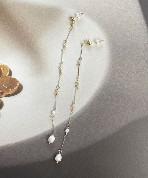 Ein(アイン)の「Ein/ロングチェーンパールピアス(ピアス(両耳用)・レディース・ホワイト/ブラック/ピンク/グリーン・FREE)」の4枚目の写真