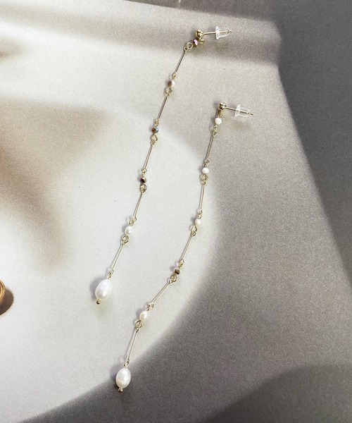 Ein(アイン)の「Ein/ロングチェーンパールピアス(ピアス(両耳用)・レディース・ホワイト/ブラック/ピンク/グリーン・FREE)」の3枚目の写真