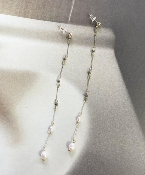 Ein(アイン)の「Ein/ロングチェーンパールピアス(ピアス(両耳用)・レディース・ホワイト/ブラック/ピンク/グリーン・FREE)」の5枚目の写真