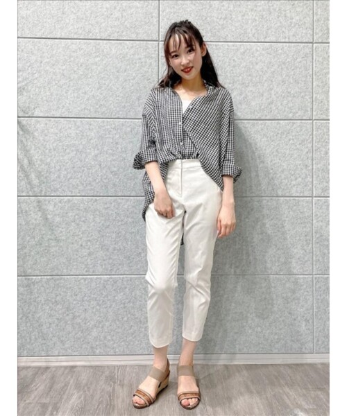 SHOO・LA・RUE(シューラルー)の「◆【S-3L】フレンチリネン前開きシャツ(シャツ/ブラウス・レディース・ホワイト系/ベージュ系1/ベージュ/ネイビー系2/グレー系その他3/ピンク系/ブラック系1/マスタード/ベージュ系2/ライトオレンジ系/オリーブ/グリーン系その他4/ネイビー/ブルー/チャコールグレー・01/02/03/04/05)」の3枚目の写真