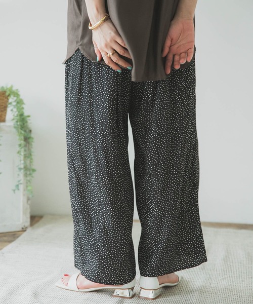 ITEMS URBANRESEARCH（アイテムズ アーバンリサーチ）の「柄プリーツパンツ（その他パンツ・レディース・ベージュ/ベージュ系その他/ブラック・FREE）」の14枚目の写真