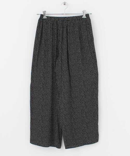 ITEMS URBANRESEARCH（アイテムズ アーバンリサーチ）の「柄プリーツパンツ（その他パンツ・レディース・ベージュ/ベージュ系その他/ブラック・FREE）」の9枚目の写真