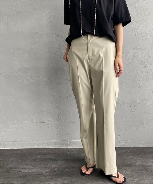 USINE（ユジーヌ）の「[USINE/ユジーヌ] フェイクレザー セミフレアセンタープレスパンツ（その他パンツ・レディース・ブラック/アイボリー・36）」の5枚目の写真