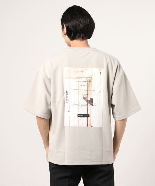 Beno(ビーノ)の「フォトプリントデザイン ワイドシルエット ジャージTシャツ(Tシャツ/カットソー・メンズ・オフホワイト/ホワイト系その他/ホワイト系その他2/ブラック/ブラック系その他/ブラック系その他2/グレイッシュベージュ/ライトグリーン/グレイッシュブルー・M/L/LL)」の7枚目の写真