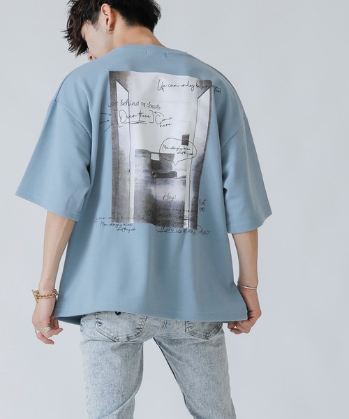 Beno(ビーノ)の「フォトプリントデザイン ワイドシルエット ジャージTシャツ(Tシャツ/カットソー・メンズ・オフホワイト/ホワイト系その他/ホワイト系その他2/ブラック/ブラック系その他/ブラック系その他2/グレイッシュベージュ/ライトグリーン/グレイッシュブルー・M/L/LL)」の9枚目の写真