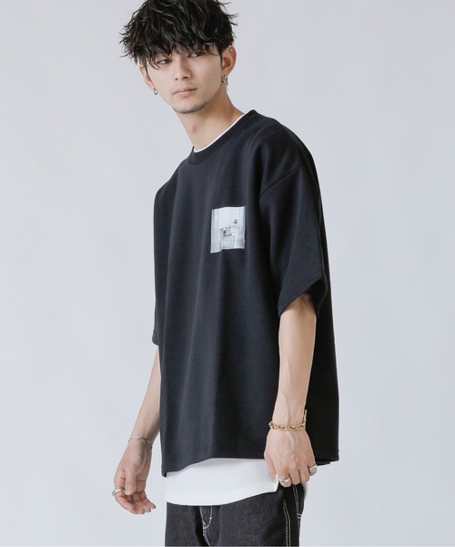 Beno(ビーノ)の「フォトプリントデザイン ワイドシルエット ジャージTシャツ(Tシャツ/カットソー・メンズ・オフホワイト/ホワイト系その他/ホワイト系その他2/ブラック/ブラック系その他/ブラック系その他2/グレイッシュベージュ/ライトグリーン/グレイッシュブルー・M/L/LL)」の22枚目の写真