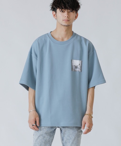 Beno(ビーノ)の「フォトプリントデザイン ワイドシルエット ジャージTシャツ(Tシャツ/カットソー・メンズ・オフホワイト/ホワイト系その他/ホワイト系その他2/ブラック/ブラック系その他/ブラック系その他2/グレイッシュベージュ/ライトグリーン/グレイッシュブルー・M/L/LL)」の11枚目の写真