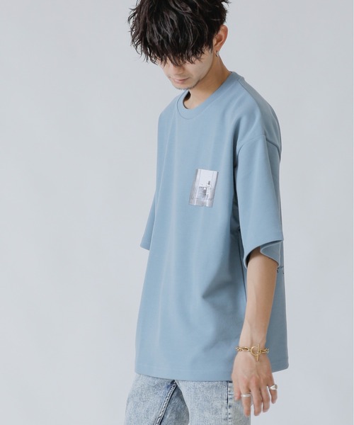 Beno(ビーノ)の「フォトプリントデザイン ワイドシルエット ジャージTシャツ(Tシャツ/カットソー・メンズ・オフホワイト/ホワイト系その他/ホワイト系その他2/ブラック/ブラック系その他/ブラック系その他2/グレイッシュベージュ/ライトグリーン/グレイッシュブルー・M/L/LL)」の12枚目の写真