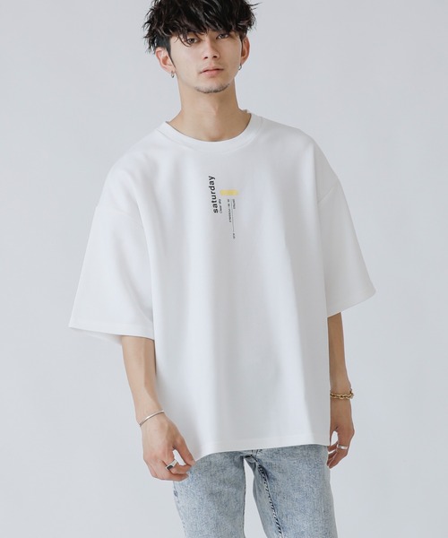 Beno(ビーノ)の「フォトプリントデザイン ワイドシルエット ジャージTシャツ(Tシャツ/カットソー・メンズ・オフホワイト/ホワイト系その他/ホワイト系その他2/ブラック/ブラック系その他/ブラック系その他2/グレイッシュベージュ/ライトグリーン/グレイッシュブルー・M/L/LL)」の17枚目の写真