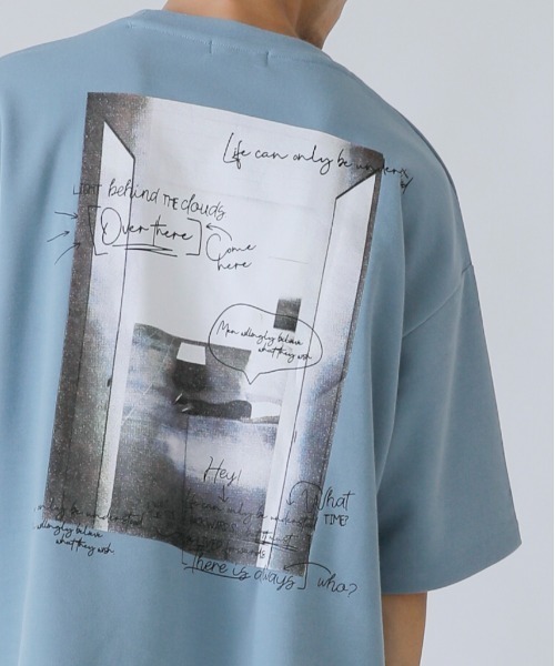 Beno(ビーノ)の「フォトプリントデザイン ワイドシルエット ジャージTシャツ(Tシャツ/カットソー・メンズ・オフホワイト/ホワイト系その他/ホワイト系その他2/ブラック/ブラック系その他/ブラック系その他2/グレイッシュベージュ/ライトグリーン/グレイッシュブルー・M/L/LL)」の15枚目の写真