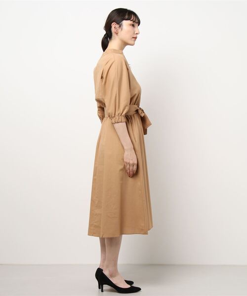 Q（キュー）の「ベルト付きギャザーワンピース（ワンピース・レディース・ブラック/ベージュ・MEDIUM）」の6枚目の写真
