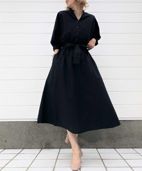 Q（キュー）の「ベルト付きギャザーワンピース（ワンピース・レディース・ブラック/ベージュ・MEDIUM）」の2枚目の写真