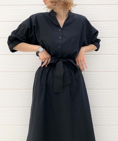 Q（キュー）の「ベルト付きギャザーワンピース（ワンピース・レディース・ブラック/ベージュ・MEDIUM）」の4枚目の写真