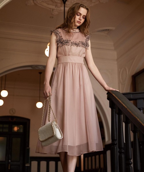 Noela ノエラ のファッション フラワー刺繍カラーワンピース ワンピース