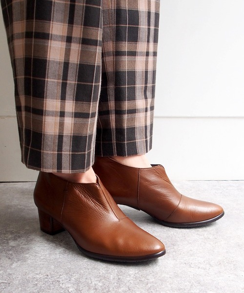 cava cava(サヴァサヴァ)の「【撥水・防滑】バックジップブーティ -3720411(パンプス・レディース・ブラック/グレイッシュベージュ/アイボリー/ダークブラウン・24.0cm/23.5cm/24.5cm/23.0cm/22.5cm)」の1枚目の写真