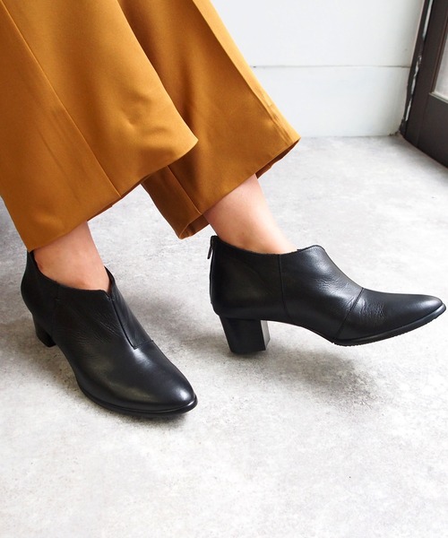 cava cava(サヴァサヴァ)の「【撥水・防滑】バックジップブーティ -3720411(パンプス・レディース・ブラック/グレイッシュベージュ/アイボリー/ダークブラウン・24.0cm/23.5cm/24.5cm/23.0cm/22.5cm)」の3枚目の写真