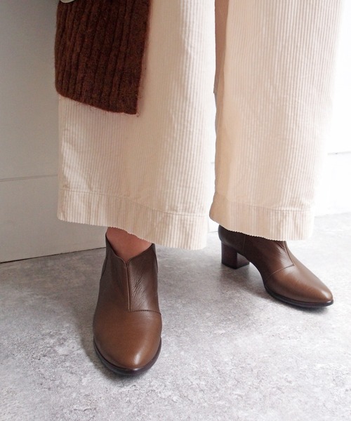 cava cava(サヴァサヴァ)の「【撥水・防滑】バックジップブーティ -3720411(パンプス・レディース・ブラック/グレイッシュベージュ/アイボリー/ダークブラウン・24.0cm/23.5cm/24.5cm/23.0cm/22.5cm)」の18枚目の写真