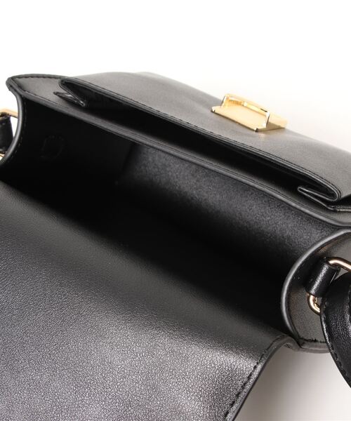 HONEYSUCKLE ROSE（ハニーサックルローズ）の「【HONEYSUCKLE ROSE】ＰＵフラップミニショルダーバッグ（ショルダーバッグ・レディース・ブラック/ライトベージュ・ONE SIZE）」の5枚目の写真