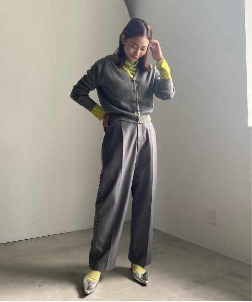 Ameri（アメリ）の「2WAY GLITTER JACQUARD CARDIGAN（カーディガン/ボレロ・レディース・ブラウン/ブラック/グレー・FREE）」の21枚目の写真