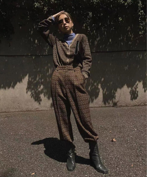 Ameri（アメリ）の「2WAY GLITTER JACQUARD CARDIGAN（カーディガン/ボレロ・レディース・ブラウン/ブラック/グレー・FREE）」の7枚目の写真
