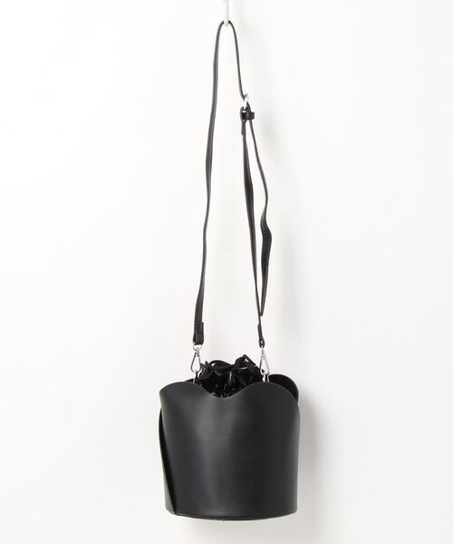 Settimissimo（セッティミッシモ）の「バケツ型巾着2WAYバッグ（ハンドバッグ・レディース・ブラック/ベージュ・FREE）」の5枚目の写真