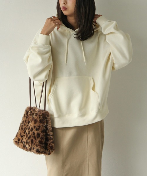 Chillfar（チルファー）の「裏起毛バックパッチワークパーカー（パーカー・レディース・チャコール/アイボリー/ブルー系/ブラウン/ブラック/カーキ/オートミール/ベージュ・MEDIUM/LARGE）」の2枚目の写真