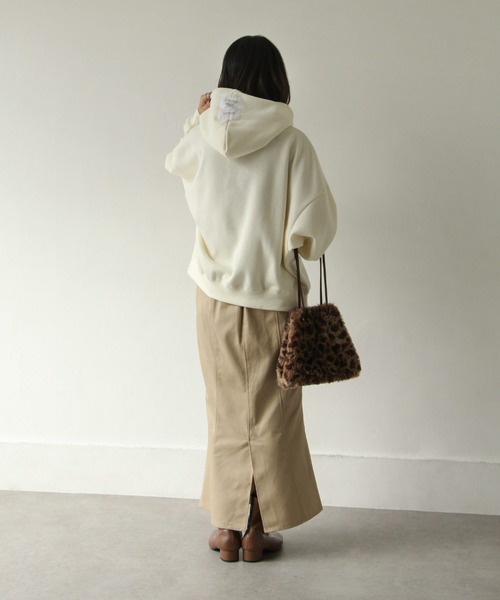 Chillfar（チルファー）の「裏起毛バックパッチワークパーカー（パーカー・レディース・チャコール/アイボリー/ブルー系/ブラウン/ブラック/カーキ/オートミール/ベージュ・MEDIUM/LARGE）」の14枚目の写真