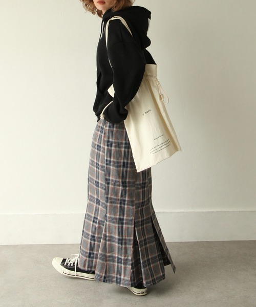 Chillfar（チルファー）の「裏起毛バックパッチワークパーカー（パーカー・レディース・チャコール/アイボリー/ブルー系/ブラウン/ブラック/カーキ/オートミール/ベージュ・MEDIUM/LARGE）」の19枚目の写真