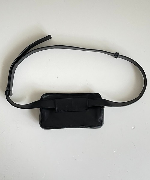 CANAL JEAN(キャナルジーン)の「Pt(ピーティー) レザーMINIポーチ(ボディバッグ/ウエストポーチ・レディース・ブラック・ONE SIZE)」の2枚目の写真