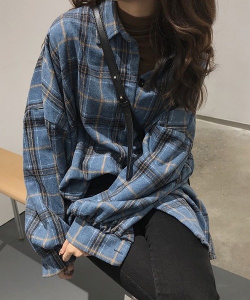 DAY CLOSET(デイ クローゼット)の「レディース レトロ オンブレチェック 羽織れる ビッグシルエット シャツ(シャツ/ブラウス・レディース・ベージュ/ブルー・ONE SIZE)」の6枚目の写真