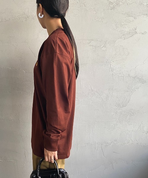 Carhartt WIP（カーハートダブリューアイピー）の「[carhartt WIP/カーハートダブリューアイピー] AMERICAN SCRIPT ワンポイントロゴ刺繍ロンT（Tシャツ/カットソー・レディース・ダークグリーン/ブラック/ホワイト/ブラウン・L/XL/S/M/XS）」の19枚目の写真