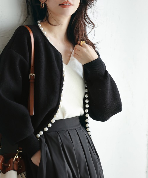 SAISON DE PAPILLON（セゾンドパピヨン）の「パールビジューボタンレスニットカーディガン（カーディガン/ボレロ・レディース・ブラック/ホワイト/ブラウン/グレー/サーモンピンク/ブルー・フリー）」の13枚目の写真