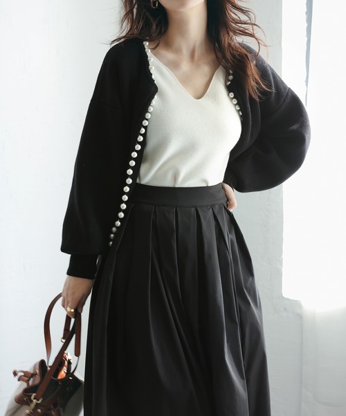 SAISON DE PAPILLON（セゾンドパピヨン）の「パールビジューボタンレスニットカーディガン（カーディガン/ボレロ・レディース・ブラック/ホワイト/ブラウン/グレー/サーモンピンク/ブルー・フリー）」の9枚目の写真