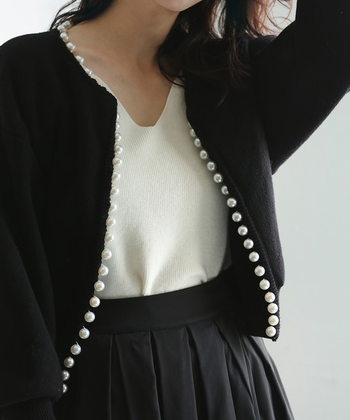 SAISON DE PAPILLON（セゾンドパピヨン）の「パールビジューボタンレスニットカーディガン（カーディガン/ボレロ・レディース・ブラック/ホワイト/ブラウン/グレー/サーモンピンク/ブルー・フリー）」の8枚目の写真