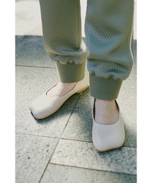 フラットシューズ