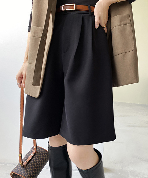 c.u.l（シーユーエル）の「【c.u.l:w】ハイウエストタックショートパンツ culw129（その他パンツ・レディース・ブラウン/ブラック/ブルーグレー・M/L）」の2枚目の写真