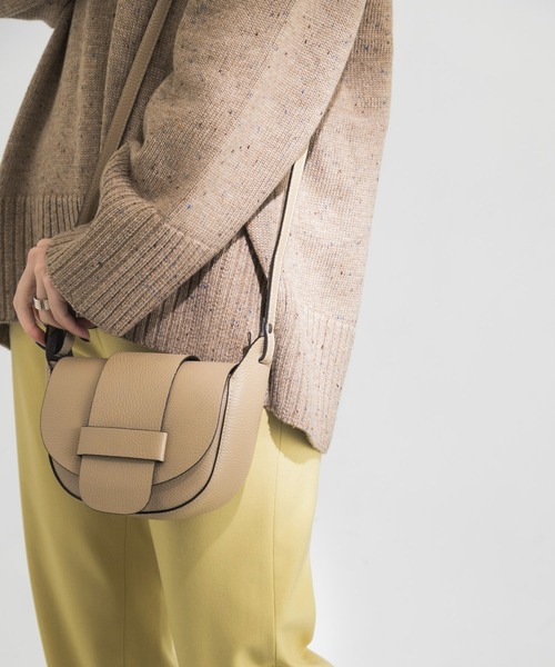 URBAN RESEARCH（アーバンリサーチ）の「フラップデザインショルダーバッグ（ショルダーバッグ・レディース・ダークグレー/ブラック系その他/グレー系その他/ブラウン系その他/ベージュ系その他/グリーン系その他/ブルー系その他/レッド系その他/ホワイト/その他1/ラベンダー/シルバー/ミント・-）」の20枚目の写真