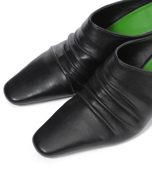 JEANASIS(ジーナシス)の「ギャザースクエアミュール/261969(パンプス・レディース・ブラック/ブルー/パイソン・MEDIUM/LARGE)」の7枚目の写真