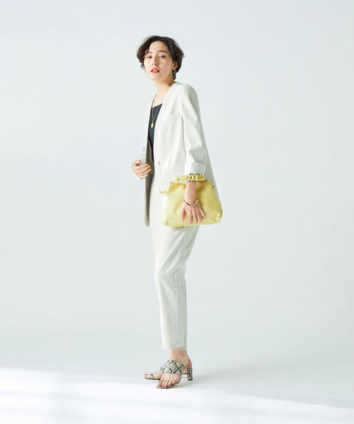 NOLLEY’S Sophi(ノーリーズソフィ)の「リネンツイルストレッチVネックノーカラージャケット(ノーカラージャケット・レディース・ベージュ/カーキ・38/36)」の7枚目の写真