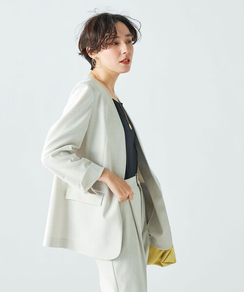 NOLLEY’S Sophi(ノーリーズソフィ)の「リネンツイルストレッチVネックノーカラージャケット(ノーカラージャケット・レディース・ベージュ/カーキ・38/36)」の8枚目の写真